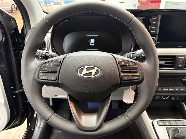 Hyundai i10 PREMIUM AUT SHZ KLIMAAUTOMATIK AMBIENTE ALU RFK PDC NAVI 