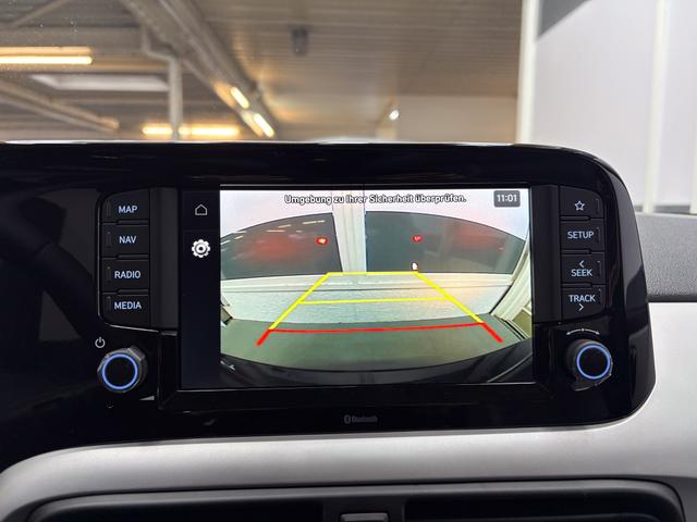 Hyundai i10 PREMIUM AUT SHZ KLIMAAUTOMATIK AMBIENTE ALU RFK PDC NAVI 