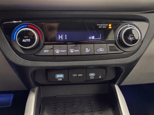 Hyundai i10 PREMIUM AUT SHZ KLIMAAUTOMATIK AMBIENTE ALU RFK PDC NAVI 