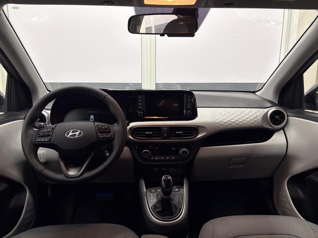 Hyundai i10 PREMIUM AUT SHZ KLIMAAUTOMATIK AMBIENTE ALU RFK PDC NAVI 