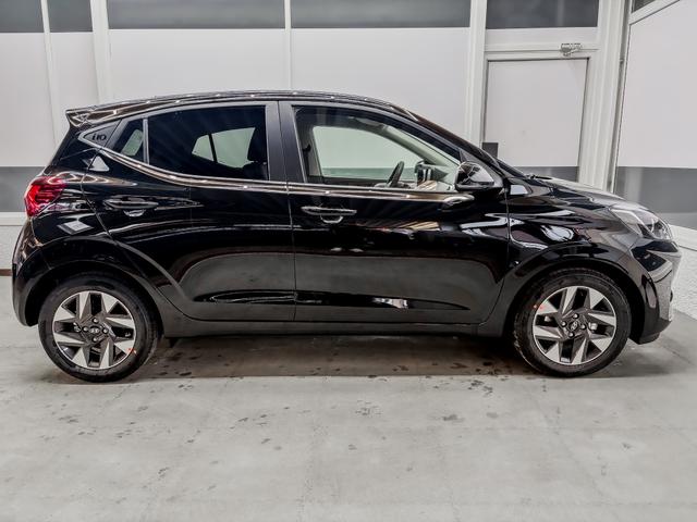 Hyundai i10 PREMIUM AUT SHZ KLIMAAUTOMATIK AMBIENTE ALU RFK PDC NAVI 