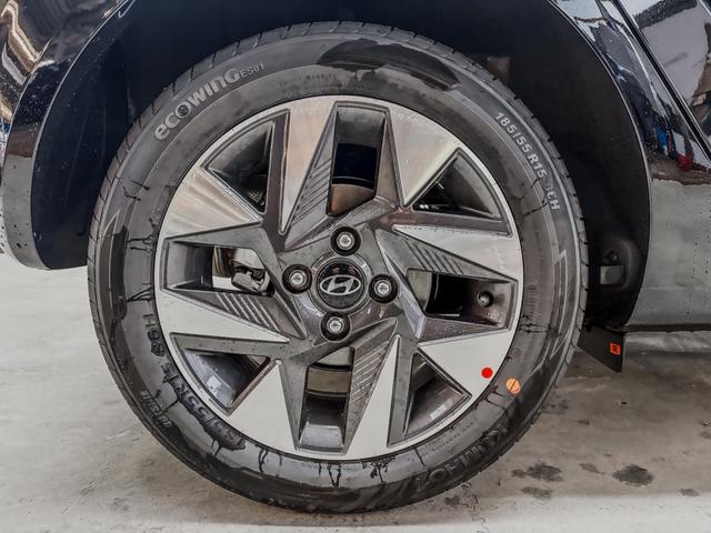 Hyundai i10 PREMIUM AUT SHZ KLIMAAUTOMATIK AMBIENTE ALU RFK PDC NAVI 