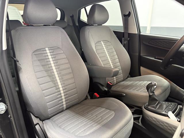 Hyundai i10 PREMIUM AUT SHZ KLIMAAUTOMATIK AMBIENTE ALU RFK PDC NAVI 