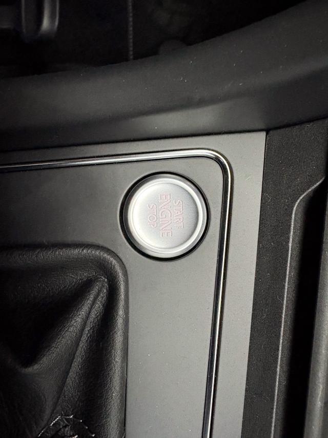 Volkswagen Touran Family R-LINE PANO SHZ ACC KEYLESS 