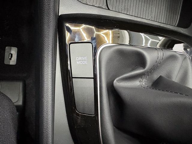 Hyundai TUCSON STYLE 18 ALU KLIMAAUTOMATIK TOTWINKEL NAVI SHZ RFK PDC 