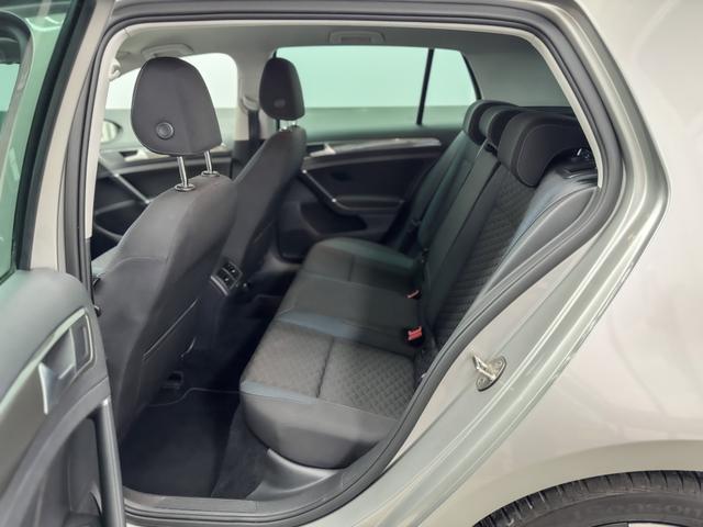 Volkswagen Golf - IQ.DRIVE NAVI SHZ ACC