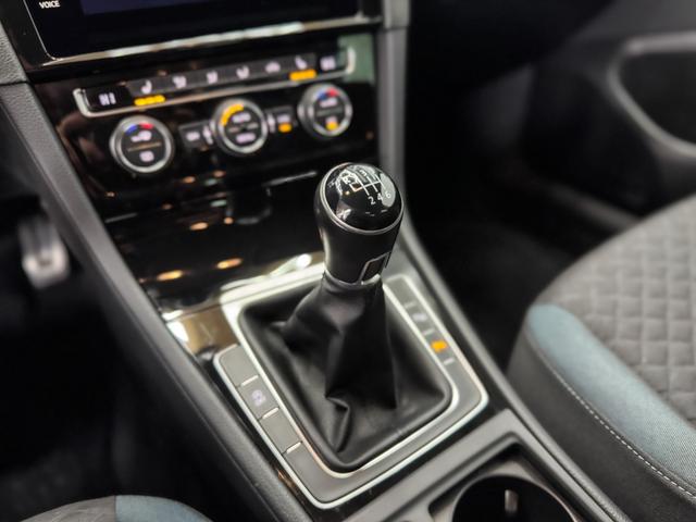 Volkswagen Golf VII 1.5 TSI BlueMotion IQ.DRIVE NAVI SHZ ACC 