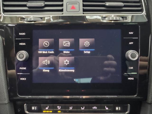 Volkswagen Golf VII 1.5 TSI BlueMotion IQ.DRIVE NAVI SHZ ACC 