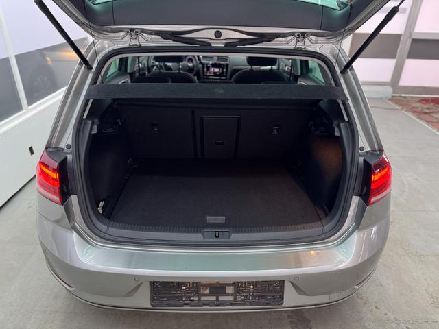 Volkswagen Golf VII 1.5 TSI BlueMotion IQ.DRIVE NAVI SHZ ACC 