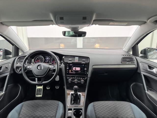Volkswagen Golf VII 1.5 TSI BlueMotion IQ.DRIVE NAVI SHZ ACC 