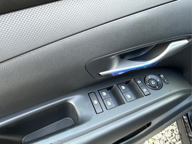 Hyundai / TUCSON / Schwarz / / / KLIMAAUTOMATIK TOTWINKEL NAVI SHZ RFK PDC