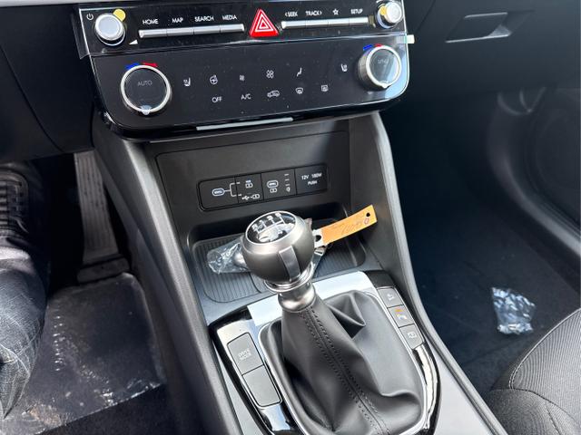 Hyundai / TUCSON / Schwarz / / / KLIMAAUTOMATIK TOTWINKEL NAVI SHZ RFK PDC