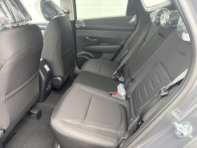 Hyundai / TUCSON / Grau / / / 18 ALU KLIMAAUTOMATIK TOTWINKEL NAVI SHZ RFK PDC