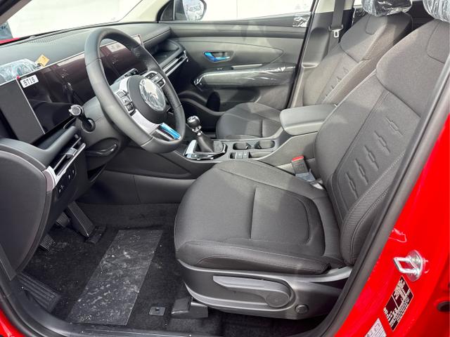 Hyundai / TUCSON / Rot / / / KLIMAAUTOMATIK TOTWINKEL NAVI SHZ RFK PDC