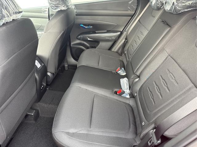 Hyundai / TUCSON / Rot / / / KLIMAAUTOMATIK TOTWINKEL NAVI SHZ RFK PDC