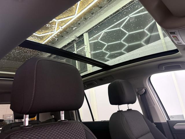 Volkswagen Touran Family PANO SHZ ACC KEYLESS 