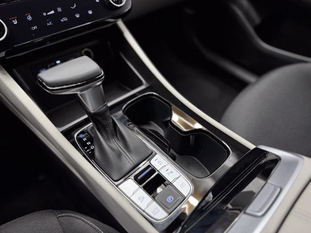 Hyundai TUCSON STYLE AUT KLIMAAUTOMATIK TOTWINKEL NAVI SHZ RFK PDC 