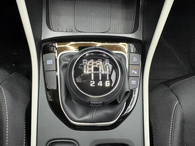 Hyundai TUCSON STYLE KLIMAAUTOMATIK TOTWINKEL NAVI SHZ RFK PDC 