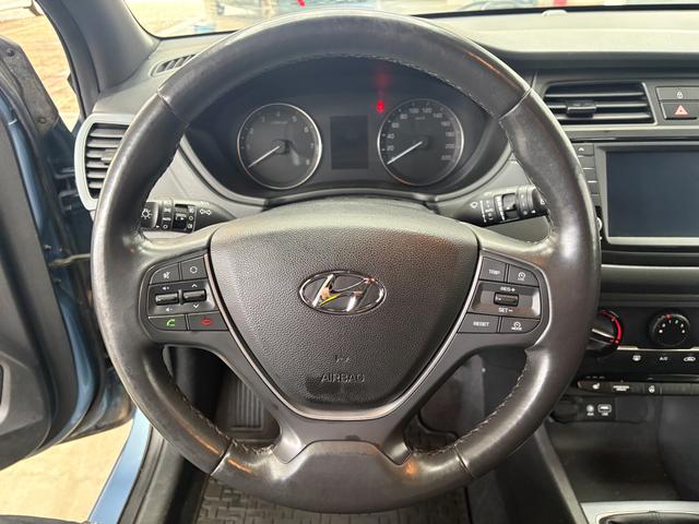 Hyundai i20 YES! PLUS NAVI SHZ KLIMAAUTOMATIK TEMPOMAT ALU 