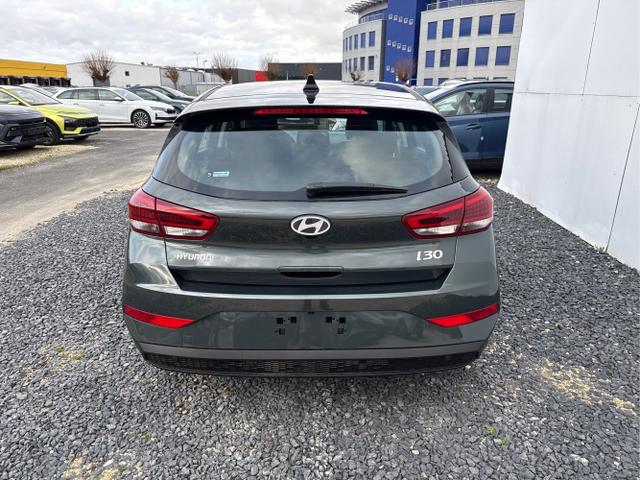 Hyundai / i30 / Gr&uuml;n / / / STYLE NAVI LED RFK PDC 