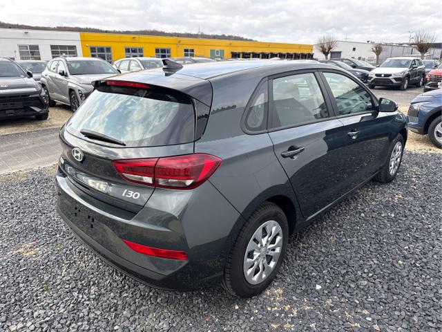 Hyundai / i30 / Gr&uuml;n / / / STYLE NAVI LED RFK PDC 