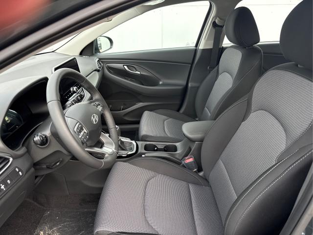 Hyundai / i30 / Gr&uuml;n / / / STYLE NAVI LED RFK PDC 