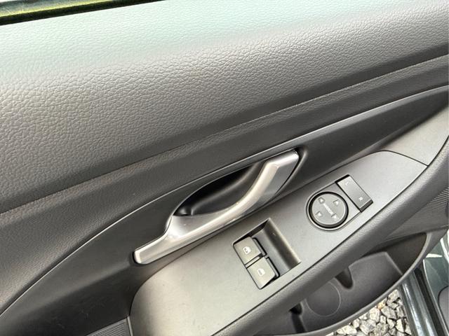 Hyundai / i30 / Gr&uuml;n / / / STYLE NAVI LED RFK PDC 