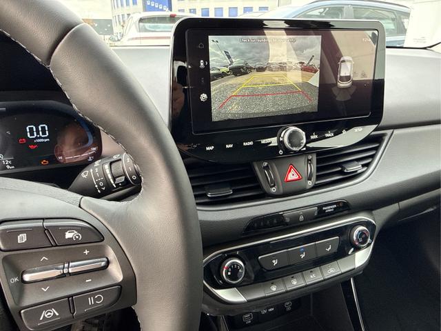 Hyundai / i30 / Gr&uuml;n / / / STYLE NAVI LED RFK PDC 
