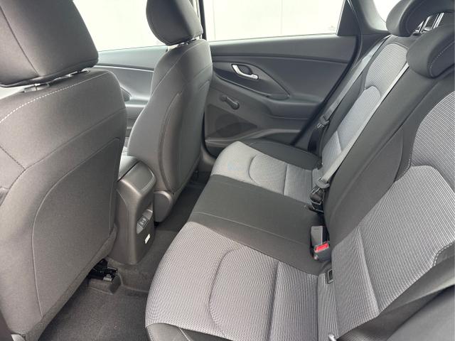 Hyundai / i30 / Gr&uuml;n / / / STYLE NAVI LED RFK PDC 