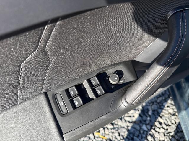 Cupra / Leon / Blau / / / DSG ACC SHZ KEYLESS 