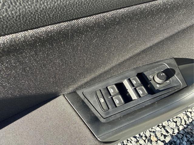 Volkswagen / T-Roc / Grau / / / LED-PLUS SHZ ACC RFK PDC 