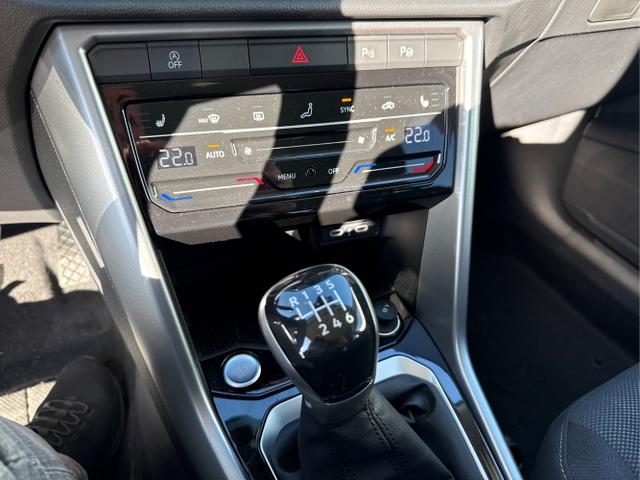 Volkswagen / T-Roc / Grau / / / LED-PLUS SHZ ACC RFK PDC 