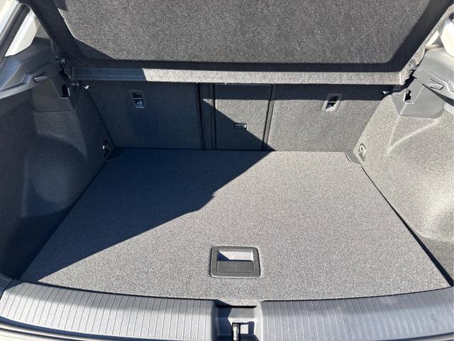 Volkswagen / T-Roc / Grau / / / LED-PLUS SHZ ACC RFK PDC 