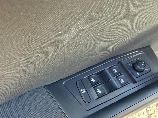 Volkswagen / T-Roc / Grau / / / SHZ ACC RFK PDC 