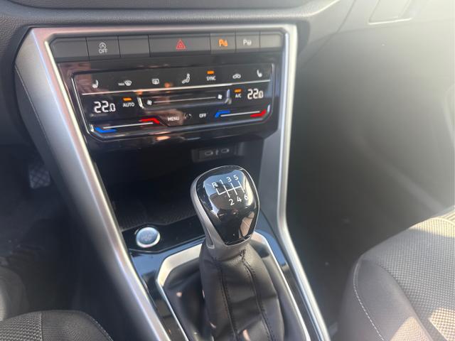 Volkswagen / T-Roc / Grau / / / SHZ ACC RFK PDC 