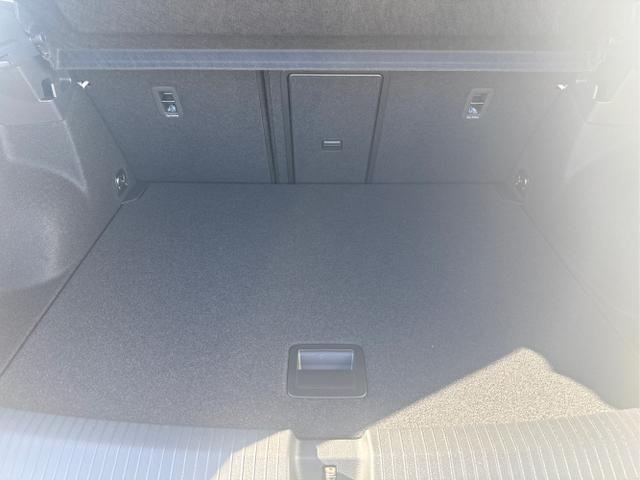 Volkswagen / T-Roc / Grau / / / SHZ ACC RFK PDC 