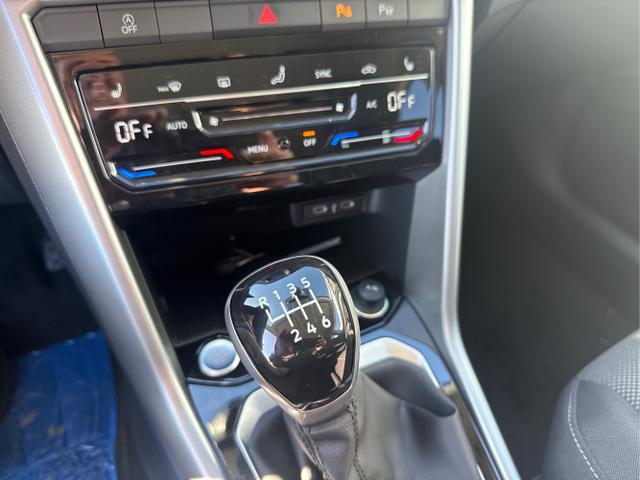 Volkswagen / T-Roc / Silber / / / IQ DRIVE SHZ ACC RFK PDC 