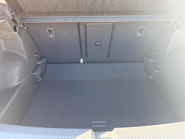 Volkswagen / T-Roc / Silber / / / IQ DRIVE SHZ ACC RFK PDC 