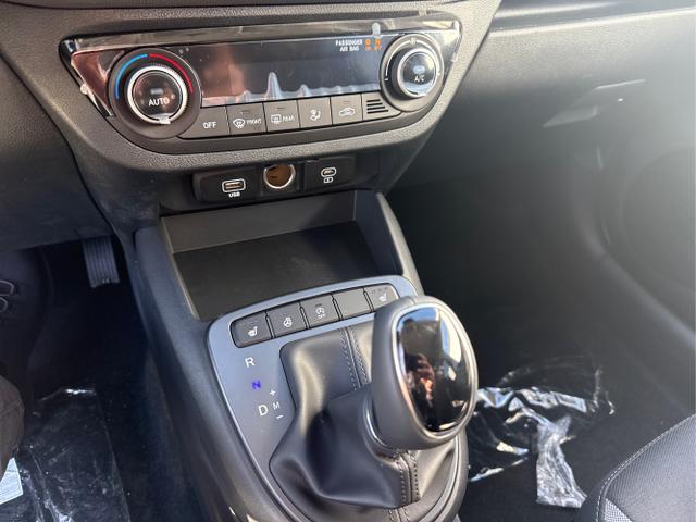 Hyundai / i10 / Grau / / / AUT KLIMAAUTOMATIK NAVI SHZ RFK TEMPOMAT 