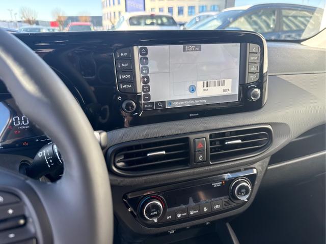 Hyundai / i10 / Grau / / / AUT KLIMAAUTOMATIK NAVI SHZ RFK TEMPOMAT 