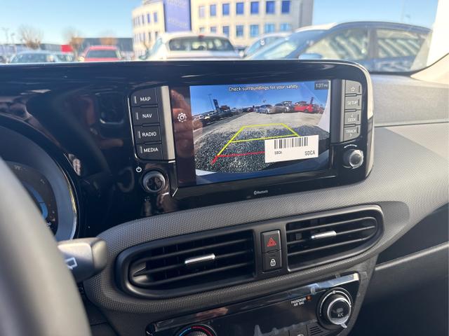 Hyundai / i10 / Grau / / / AUT KLIMAAUTOMATIK NAVI SHZ RFK TEMPOMAT 