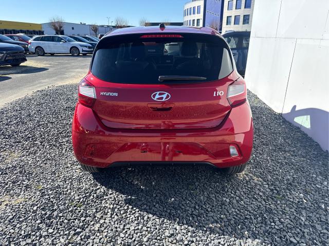 Hyundai / i10 / Rot / / / AUT SHZ KLIMAAUTOMATIK AMBIENTE ALU RFK PDC NAVI 