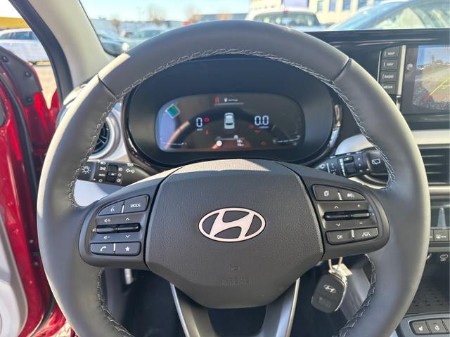 Hyundai / i10 / Rot / / / AUT SHZ KLIMAAUTOMATIK AMBIENTE ALU RFK PDC NAVI 