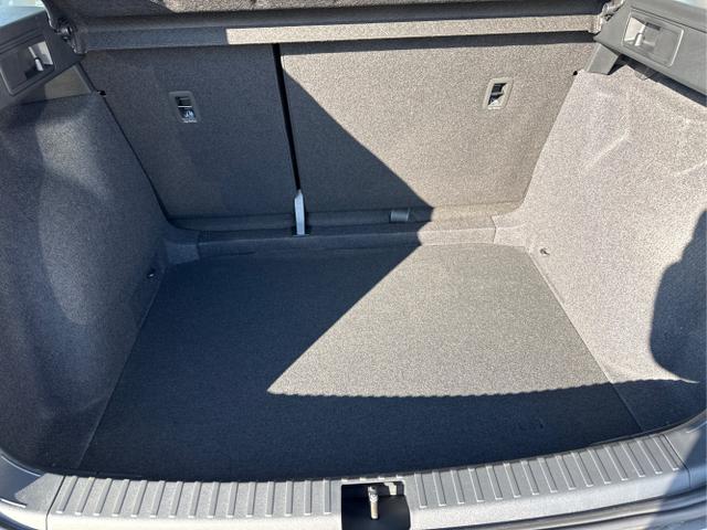 Seat / Ateca / Grau / / / KLIMAAUTOMATIK ALU TEMPOMAT EL.PAKET 