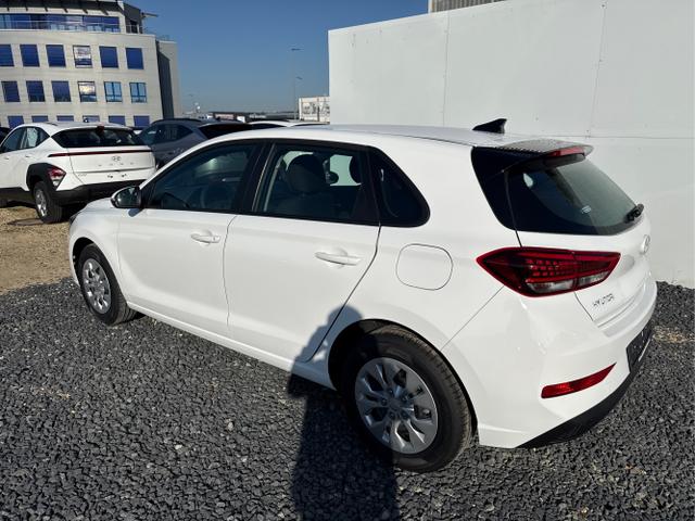 Hyundai / i30 / Wei&szlig; / / / STYLE NAVI LED RFK PDC 