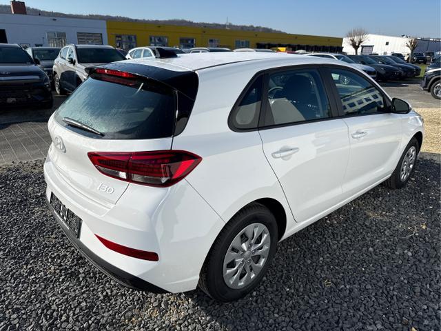 Hyundai / i30 / Wei&szlig; / / / STYLE NAVI LED RFK PDC 