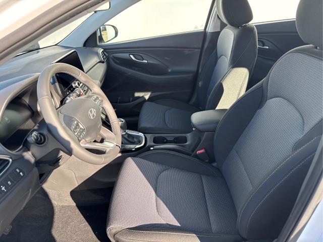 Hyundai / i30 / Wei&szlig; / / / STYLE NAVI LED RFK PDC 