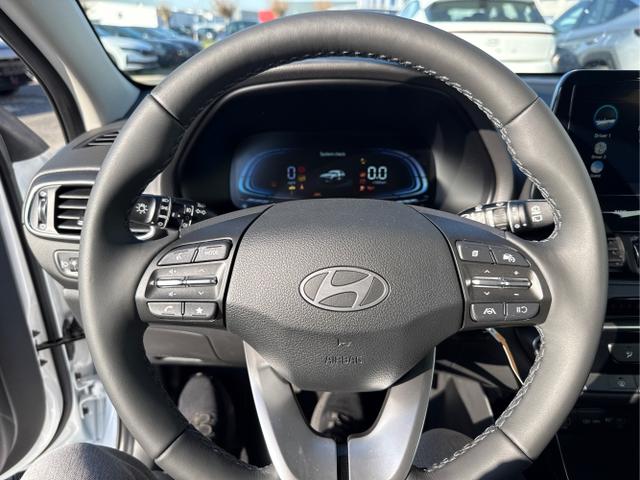 Hyundai / i30 / Wei&szlig; / / / STYLE NAVI LED RFK PDC 