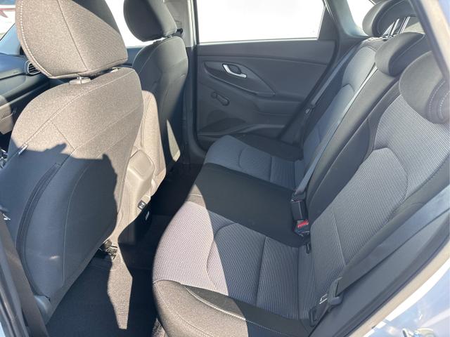 Hyundai / i30 / Wei&szlig; / / / STYLE NAVI LED RFK PDC 