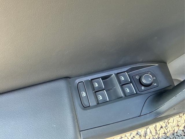 Seat / Leon / Grau / / / NAVI AHK MATRIX ACC SHZ